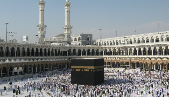 a crowd on a square in mecca