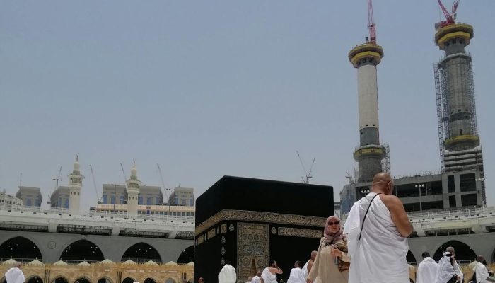 people at the kaaba